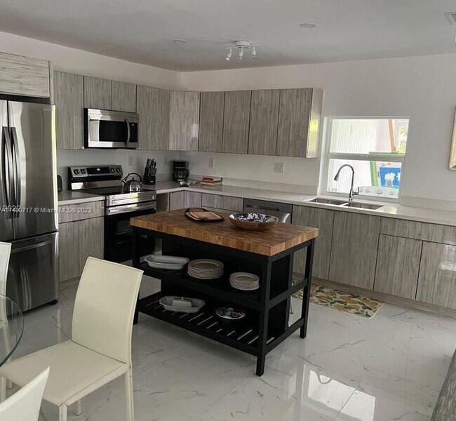 10623 SW 77th Ct, Pinecrest, FL 33156 Townhome Rentals in Pinecrest