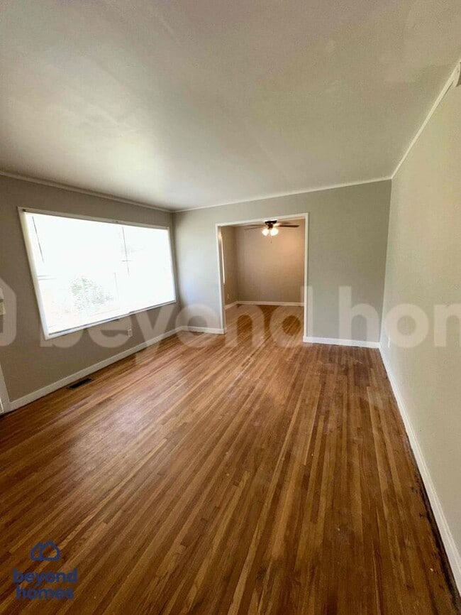 Building Photo - Spacious 3-bedroom, 1.5-bath home availabl...