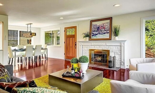 Photo - Beautiful, recently remodeled 4 bedroom, 3... House