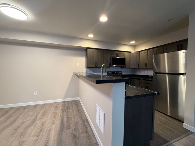 Foto del edificio - Move-In Ready! Renovated Modern 2BD/1BTH E...