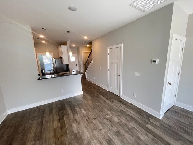 Foto del edificio - Robinson Rowhouses 2 bedroom with fenced p...