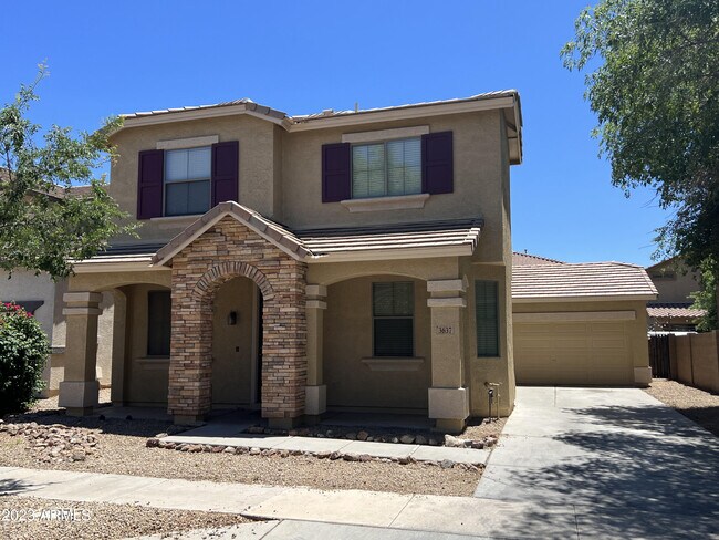 Building Photo - 3637 E Parkview Dr