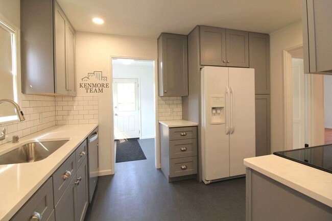 Building Photo - 1302 Wilson St