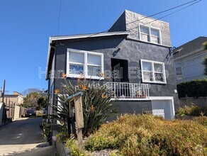 Building Photo - 814 E 23rd St