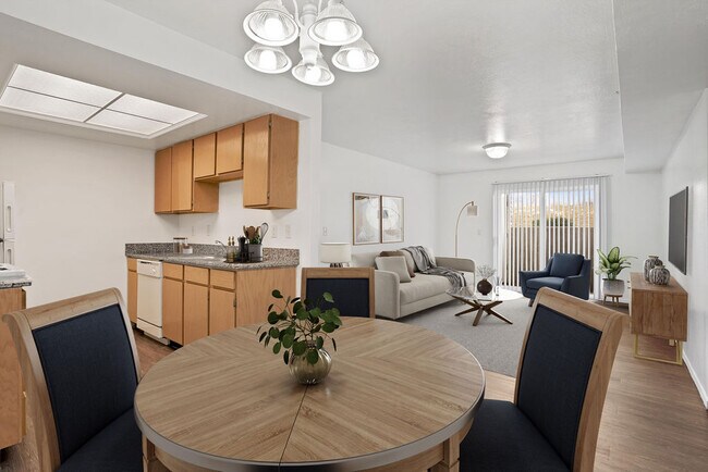 1 dormitorio con áreas de estar abiertas - Elk Run Apartments