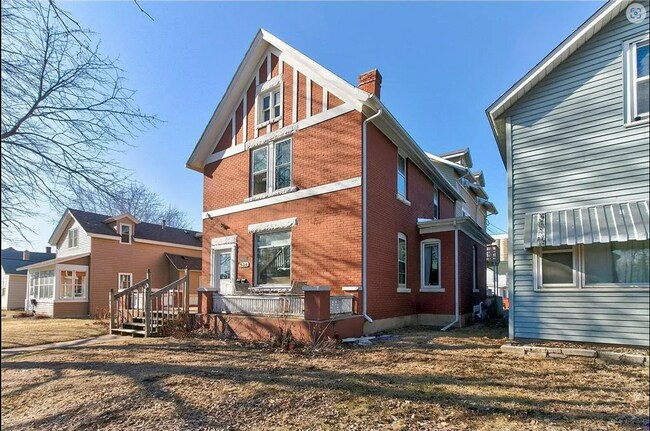Building Photo - 536 W 5th St
