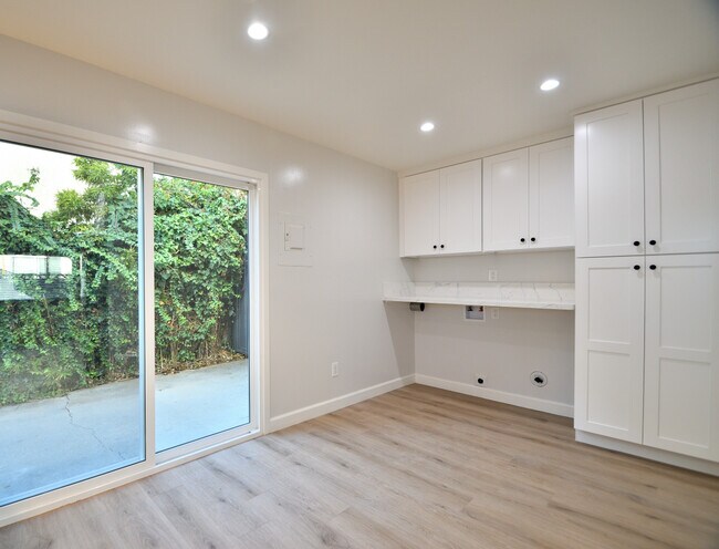 Foto del edificio - 2618 Mathews Ave