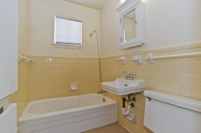 Building Photo - 3604 San Jacinto St