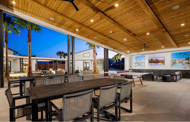 Foto del edificio - 74189 Storke Dr