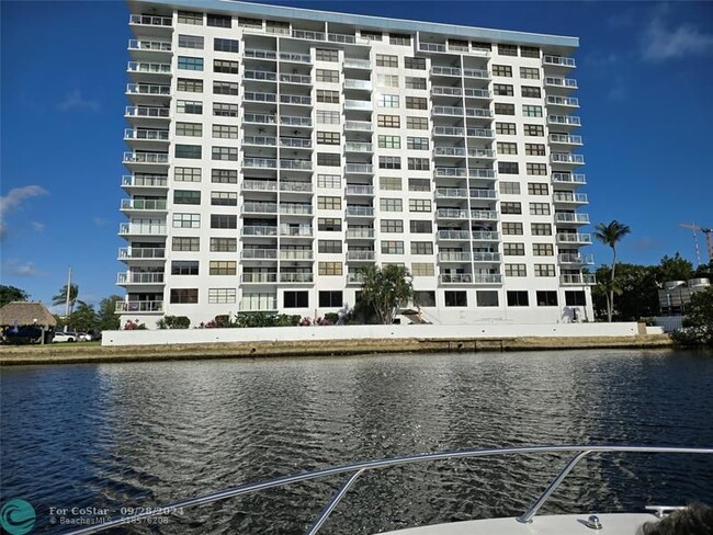 Foto del edificio - 1401 N Riverside Dr