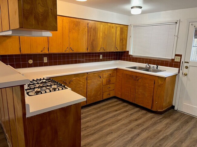 Foto del edificio - 2 Bedroom, 1 Bathroom Duplex - Located nea...
