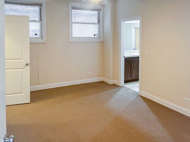 Foto del edificio - 2334 N Greenview Ave