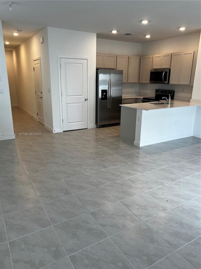 Foto del edificio - 652 NW 6th St