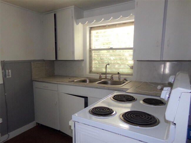 Foto del edificio - 1901 N Avenue G