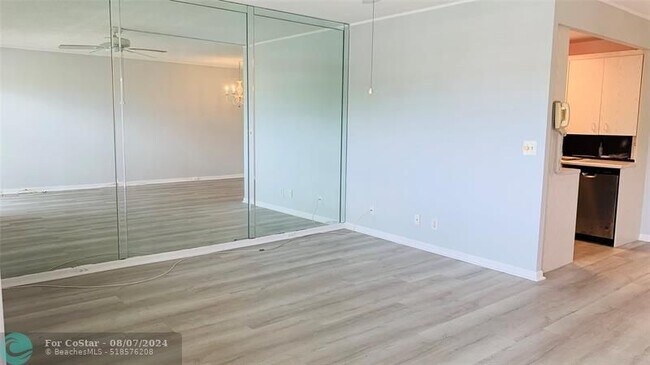Building Photo - 4088 Cornwall E