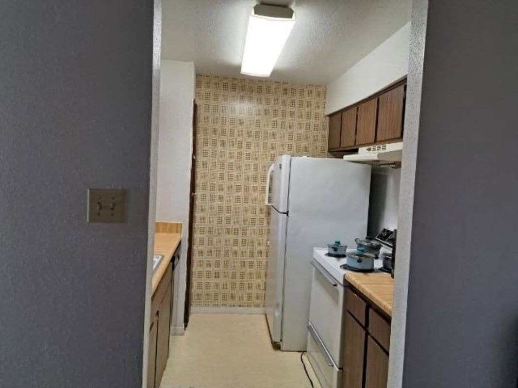 Building Photo - 9898 Club Creek Dr