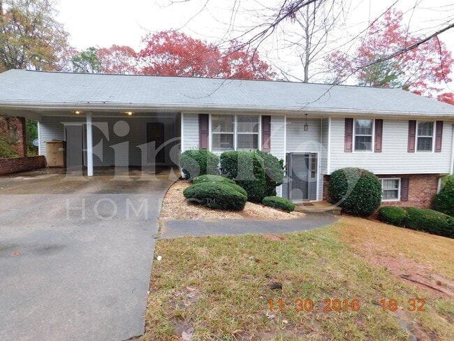 Foto del edificio - 2642 Shady Valley Rd