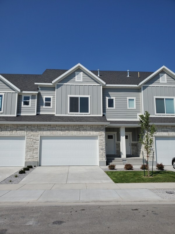 Building Photo - 980 W Vista Ridge Dr