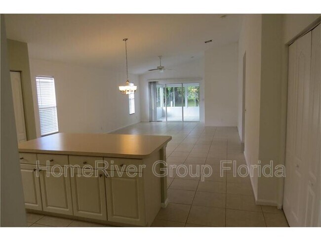 Foto del edificio - 2869 SW Versailles Terrace