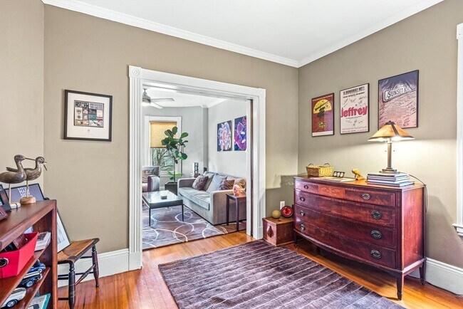 Foto del edificio - 773 Columbia Rd
