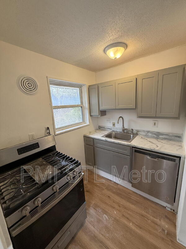 Foto del edificio - 5633 Parchester Dr