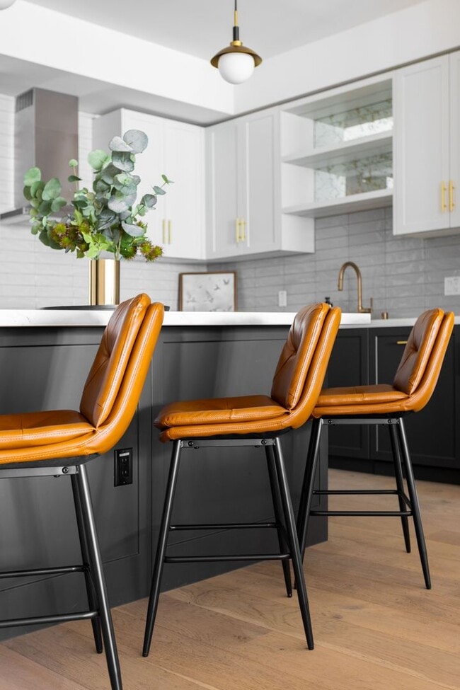Interior Photo - Estelle
