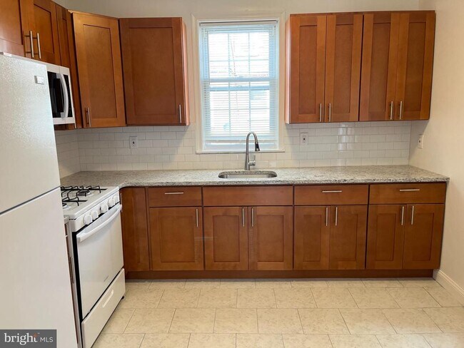 Building Photo - 1323 Gilham St