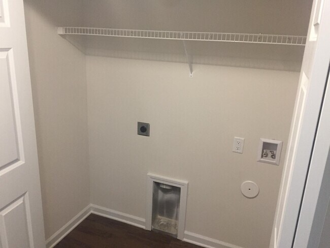 Building Photo - 154 Seagle St