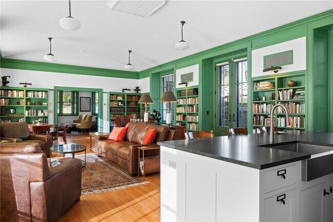 Foto del edificio - 238 Highland Rd