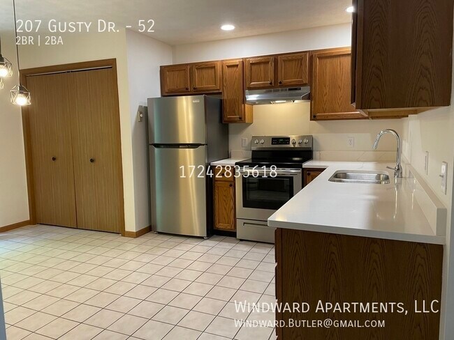 Building Photo - Two Bedroom Townhouse
