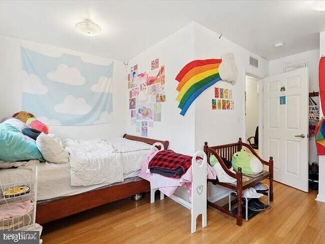 Foto del edificio - 5 br, 3 bath Townhome - 1725 Willington St...