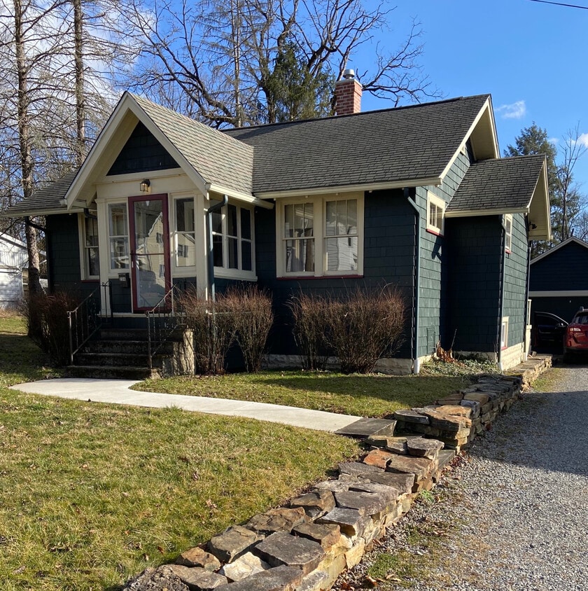 Primary Photo - 236 Allegheny St