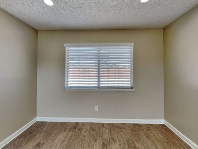 Foto del edificio - 7380 Lime Ave