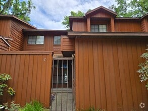 Building Photo - 900 SW 62nd Blvd