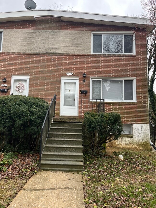 Building Photo - 1005 Cedarcroft Rd