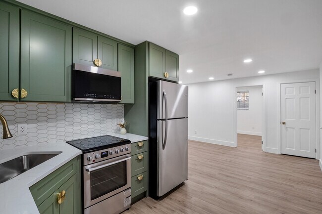 Designer finishes - 4512 Westminster Plz