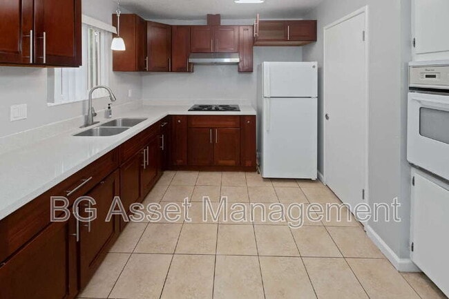 Building Photo - 419 San Marco St