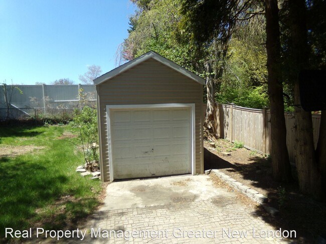 Building Photo - 4 br, 1.5 bath House - 60 Morgan St
