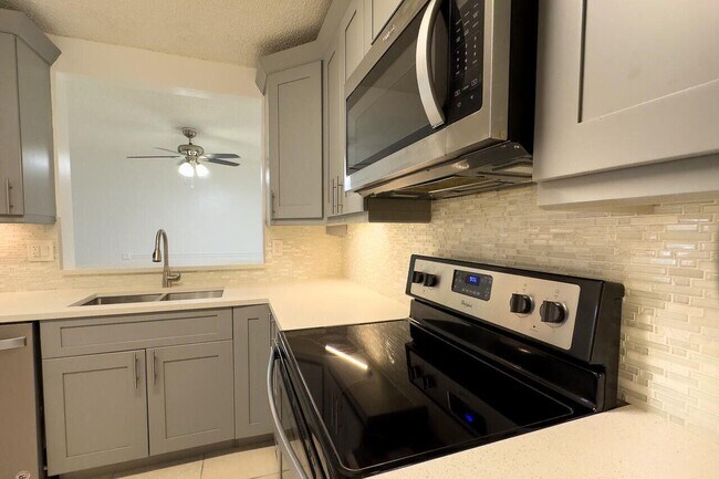 Building Photo - 6299 Chasewood Dr