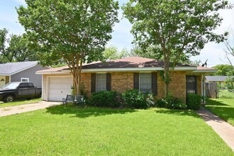 Building Photo - 2814 McGaha Ave