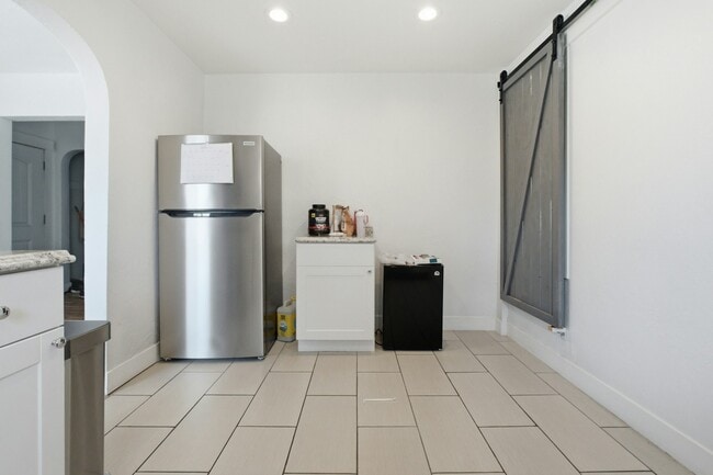 Building Photo - 75 S 300 W