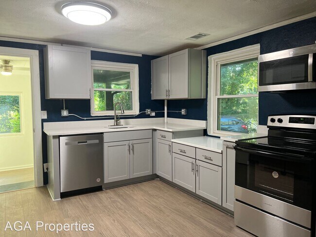 Building Photo - 2 br, 1 bath House - 113 1/2 Whitehead Road