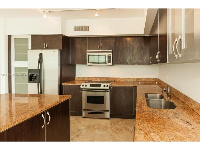Building Photo - 1745 E Hallandale Beach Blvd