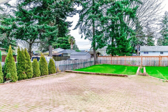 Enjoy the huge backyard with tons of space to play! - 10432 Occidental Ave S