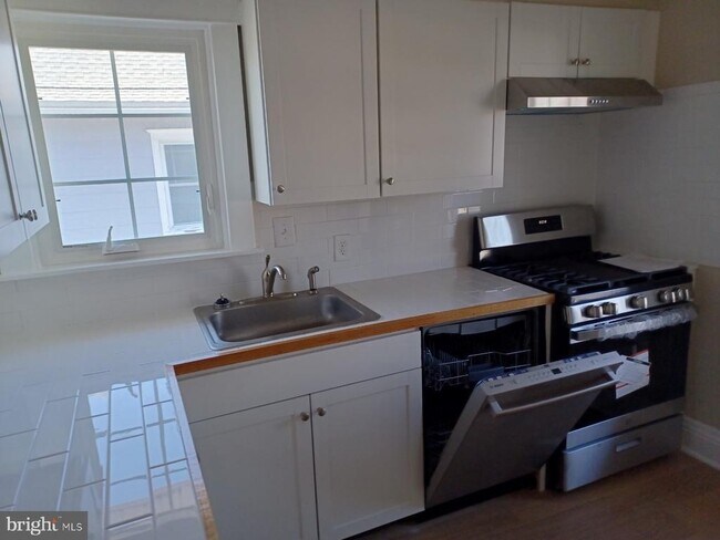 Foto del edificio - 120 W Woodland Ave