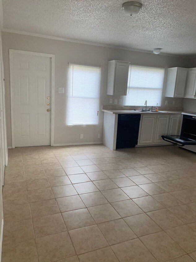 Wow! 3 Br 2 Ba Close to Everything! - Wow!  3 Br 2 Ba Close to Everything!