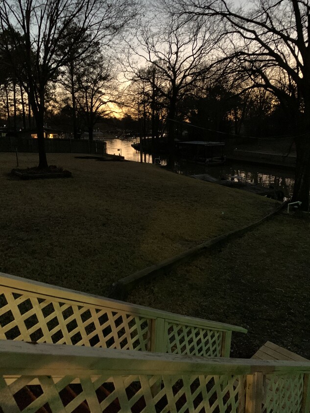 Cedar Creek Lake - 513 Jolly Dr