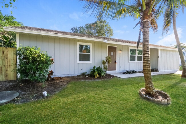 Building Photo - 266 SW Voltair Terrace