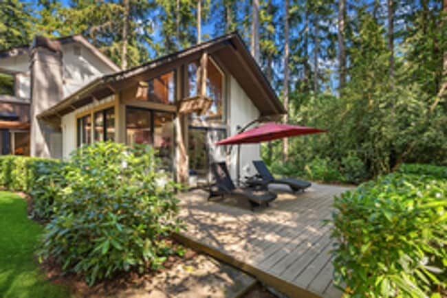 Building Photo - MUST SEE - Gorgeous short-term rental for ...