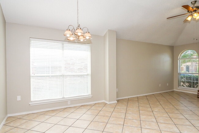 Foto del edificio - 2824 Bent Brook Dr